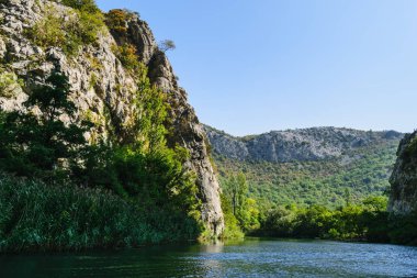 Cetina Nehri yakınında Omis, Hırvatistan