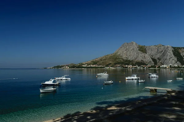 Barcos Perto Omis Croácia — Fotografia de Stock