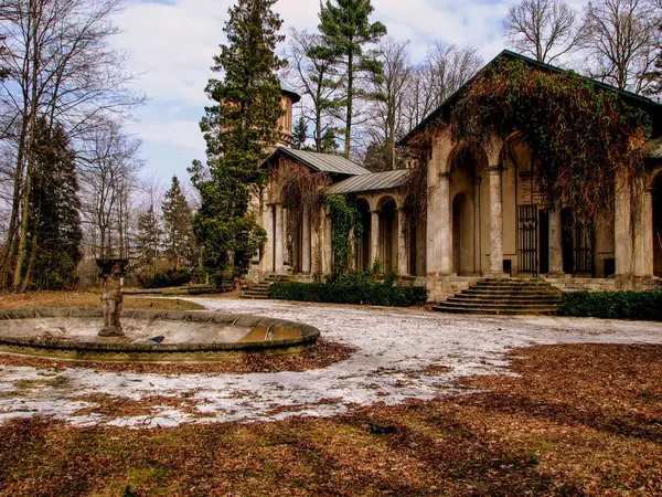 Edificio Abandonado Jardín Del Castillo — Foto de Stock