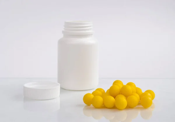 Plastic Medicine Bottle Lid Open Yellow Pill Next White Background — Stock Photo, Image