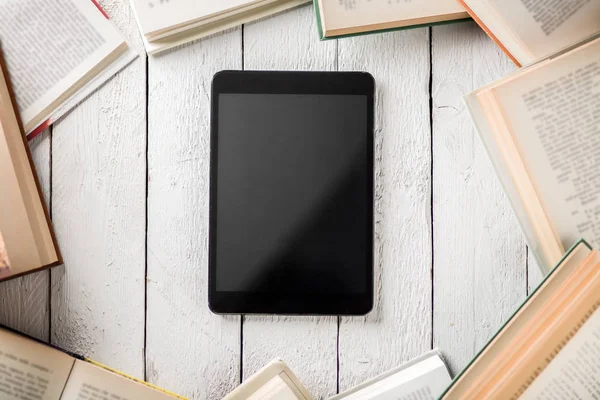 Black Ebook Reader Many Paper Books — Stock Photo, Image