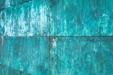 Yeşil yıpranmış, oksitlenmiş bakır duvar yapısı
