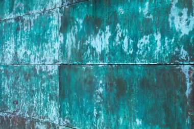 Yeşil yıpranmış, oksitlenmiş bakır duvar yapısı