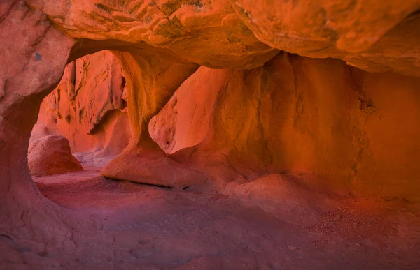 Dentro Una Cueva Roca Roja Naranja Con Pilar Piedra Valle — Foto de Stock