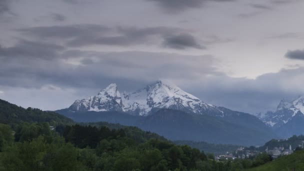 Time Lapse Van Berg Watzmann Tijdens Zonsondergang Het Voorjaar Wolken — Stockvideo