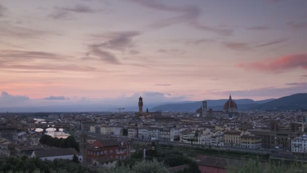 Tempo Pôr Sol Colorido Noite Com Nuvens Movimento Sobre Horizonte — Vídeo de Stock