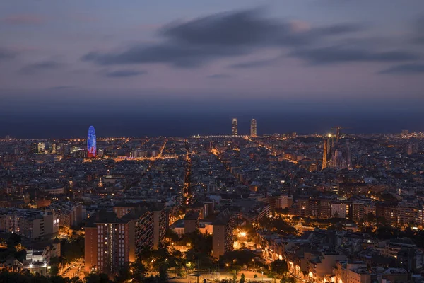 Skyline Illuminato Con Cattedrale Sagrada Familia Torre Torre Agbar Barcellona — Foto Stock