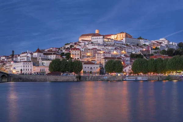 Skyline Iluminado Ciudad Coimbra Río Mondego Durante Noche Universidad Con — Foto de Stock