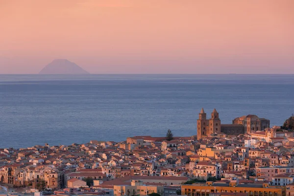 City Skyline Cefalu Church Sunset Sea Volcano Background Sicily Italy — Stock Photo, Image