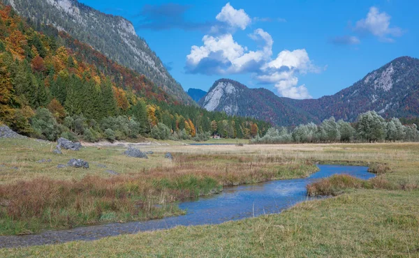 Fleuve Lac Mittersee Automne Arbres Montagnes Arrière Plan Nuages Dans — Photo