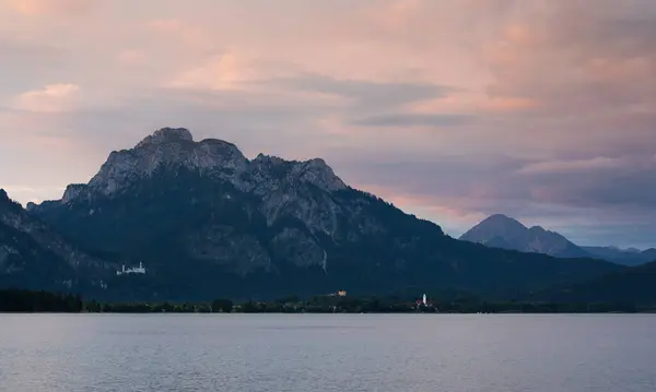 Castillo Neuschwanstein Hohenschwangau Con Lago Forggensee Montañas Durante Amanecer Nubes — Foto de Stock