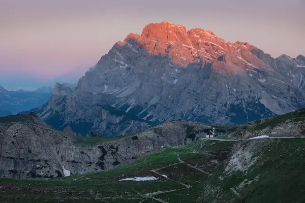 Berglandschaft Den Europäischen Dolomiten Unter Den Drei Zinnen Mit Alpenglühen — Stockfoto