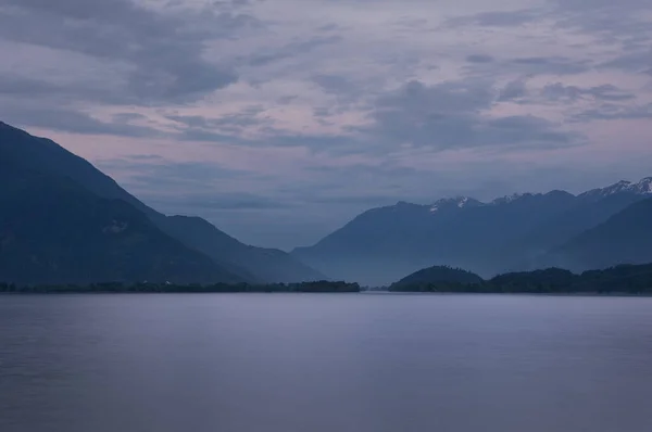 Západ Slunce Jezera Comersee Hory Pozadí Mraky Obloze Itálie — Stock fotografie