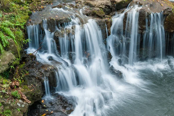 Vattenfall i Vallee des Couleurs. Nationalparken Cascades. Mauritius Island — Stockfoto