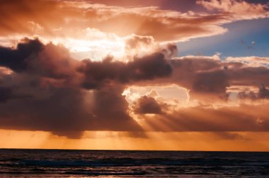 Dramatik günbatımı. Mauritius Adası