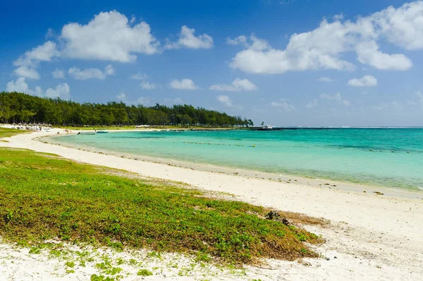 Schöner strand auf der insel mauritius — Stockfoto