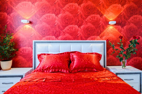 Luxurious bedroom in red and white — Stock Photo, Image