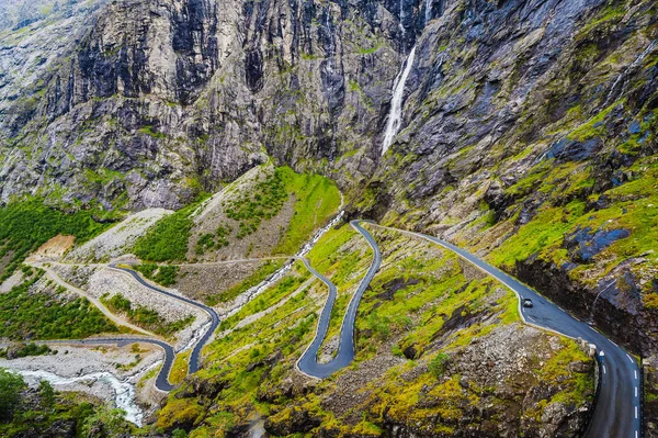 Συρτή δρόμο - ένα ορεινό εκκαθάριση σερπεντίνη. Νορβηγία — Φωτογραφία Αρχείου