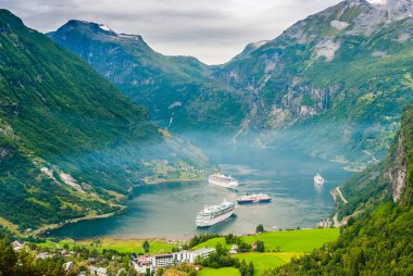 Geirangerfjord muhteşem. İlçe daha og Romsdal. Norveç