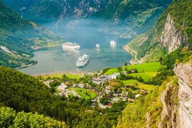 Geirangerfjord muhteşem. İlçe daha og Romsdal. Norveç