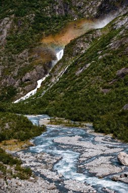 Doğum yeri düşüyor. İlçe daha og Romsdal. Norveç
