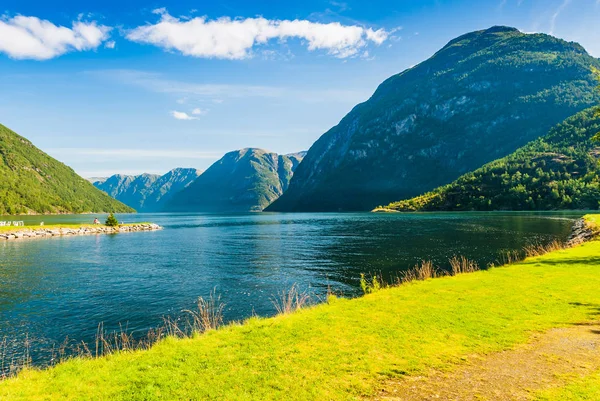 Ohromující výhled na fjord. Hrabství More og Romsdal. Norsko — Stock fotografie