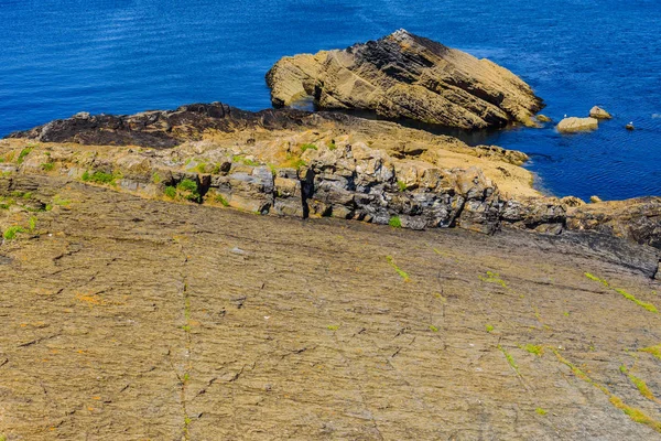 Uma paisagem marítima incrível na Península de Crozon. Finister. Bretanha. . — Fotografia de Stock