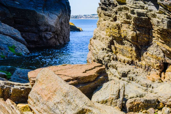 Otroligt sjölandskap på Crozonhalvön. Fruktansvärt. Bretagne. — Stockfoto