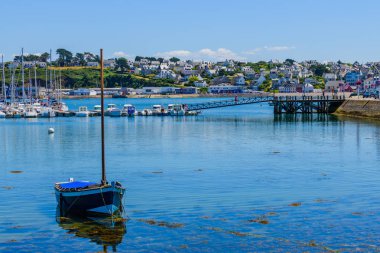 Camaret-sur-Mer 'de tekne manzarası. Finister. Brittany. Öne