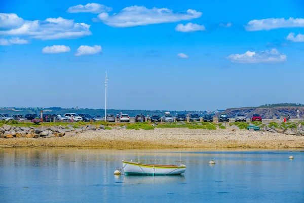 Landscape with a lonely boat in Camaret-sur-Mer . Finister. Brit — Stock Photo, Image