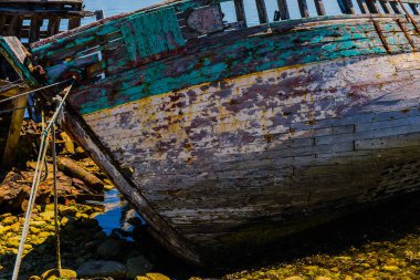 Terk edilmiş eski bir geminin parçası. Camaret-sur-Mer.Brittany. Fra