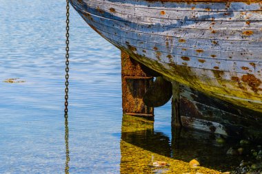 Terk edilmiş eski bir geminin parçası. Camaret-sur-Mer.Brittany. Fra