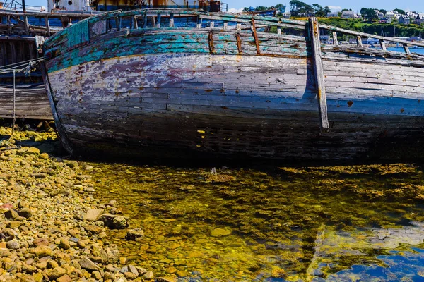 Θραύσμα ενός παλιού εγκαταλελειμμένου πλοίου. Καμίλα-Σιρ-Μερ. Μπρίτνι. FRA — Φωτογραφία Αρχείου