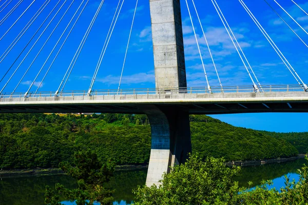 Impresionantemente hermoso puente Terenez a la península de Crozon. Aleta — Foto de Stock