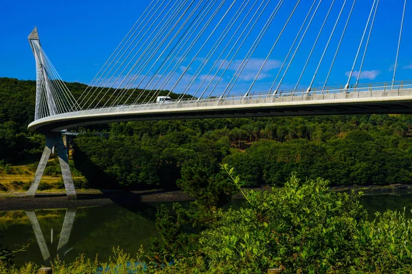 Atemberaubend schöne Terenez-Brücke zur Halbinsel Crozon. Flosse — Stockfoto