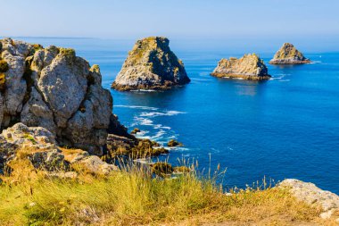 Crozon Yarımadası 'nda inanılmaz bir deniz manzarası var. Pen Hir Noktası. Fini.