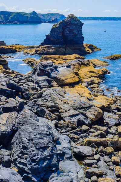 Unglaubliche Meereslandschaft auf der Halbinsel Crozon. Finsterer. Bretagne. — Stockfoto