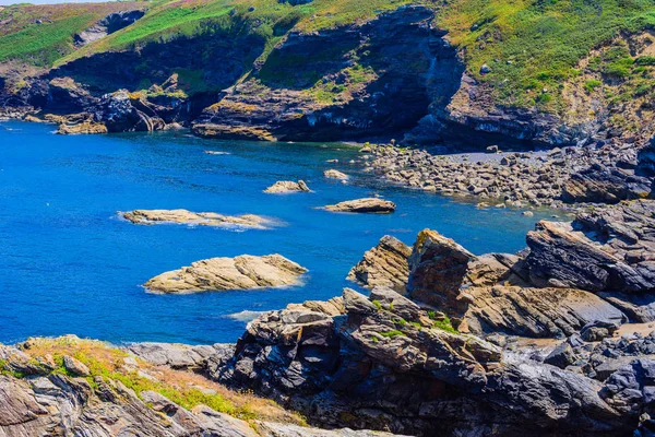 Neuvěřitelný přímořský mys na poloostrově Crozon. Finistere. Brittany. — Stock fotografie