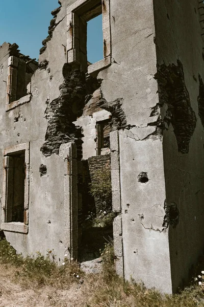 克罗宗半岛一座废弃老堡的碎片。菲尼斯 — 图库照片