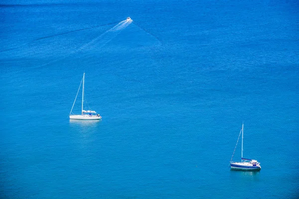 Incredible landscape with yachts near Virgin Island's Beach. Cro — Stock Photo, Image