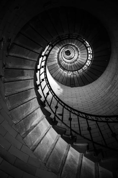 Increíble escalera de caracol a la parte superior del faro de Eckmuhl, en —  Fotos de Stock