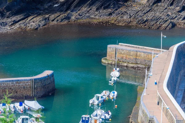 Beautiful view of the small port in the village of Armintza. Bas — Stock Photo, Image