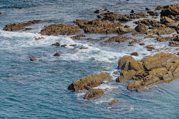 Una magnifica vista della costa nel villaggio di Armintza. Basq — Foto Stock