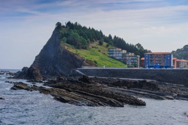 Armintza köyündeki muhteşem sahil manzarası. Bask Ülkesi. Kuzey İspanya