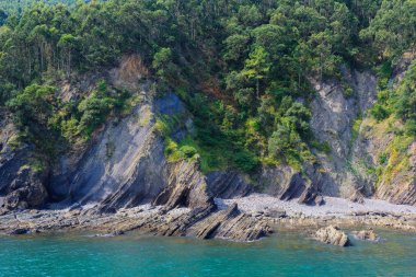 Armintza köyündeki muhteşem sahil manzarası. Bask Ülkesi. Kuzey İspanya