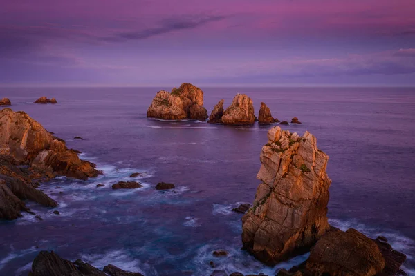 Stânci Incredibile Coasta Satului Liencres Înainte Răsăritul Soarelui Cantabria Coasta — Fotografie, imagine de stoc