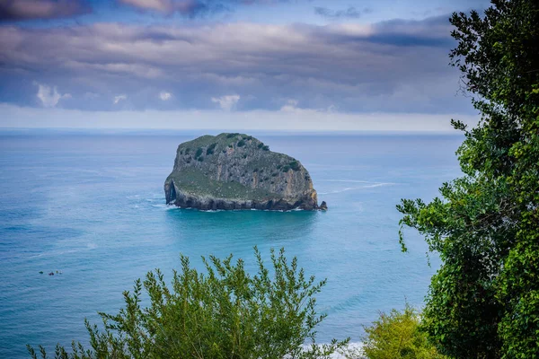 Величезні Скелі Біля Острова Гастелугаш Країна Басків Північний Хребет — стокове фото