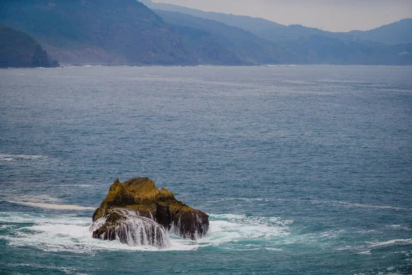 Gaztelugatxe Adasının Yakınındaki Atlantik Kıyısının Inanılmaz Manzarası Bask Ülkesi Kuzey — Stok fotoğraf