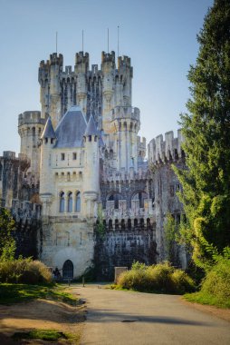 Butron Kalesi Bask Ülkesi 'ndeki en etkileyici ve güzel ortaçağ kalelerinden biridir. Kuzey İspanya