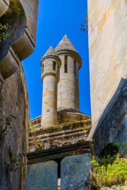 Butron Kalesi Bask Ülkesi 'ndeki en etkileyici ve güzel ortaçağ kalelerinden biridir. Kuzey İspanya